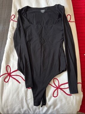 Black Long Sleeve Bodysuit from Pumiey